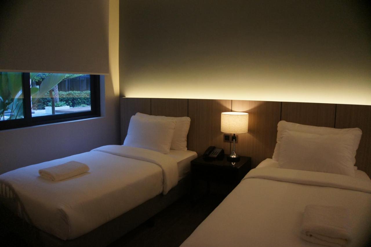 The Maximilian Hotel Cauayan City  Exteriör bild