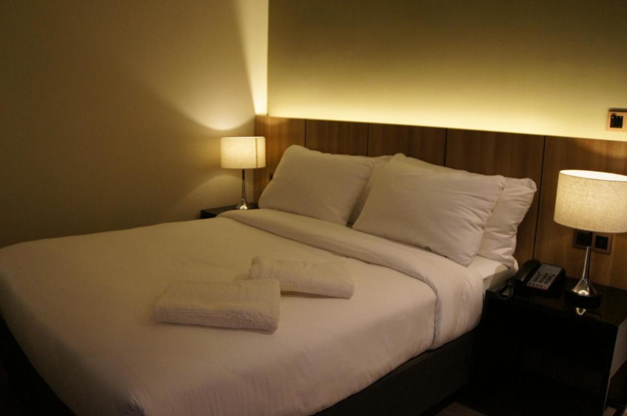 The Maximilian Hotel Cauayan City  Exteriör bild