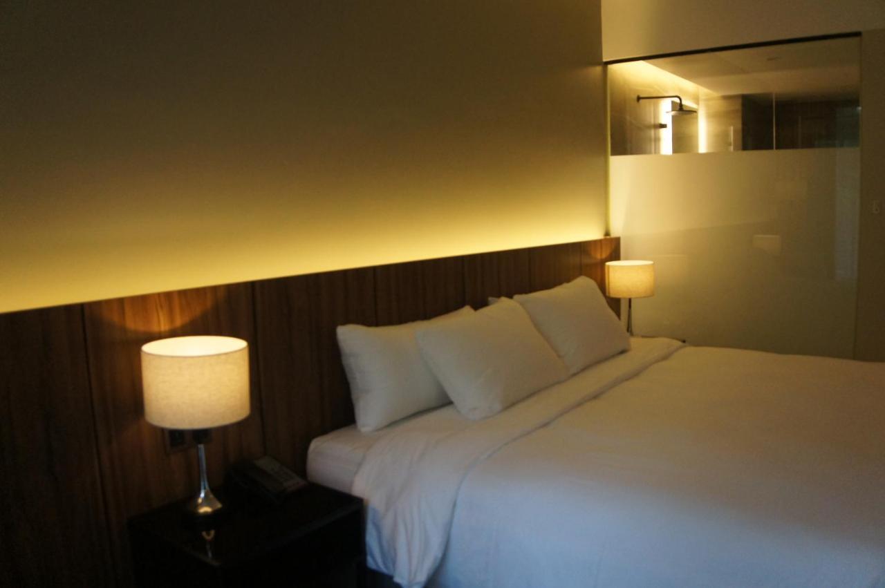 The Maximilian Hotel Cauayan City  Exteriör bild