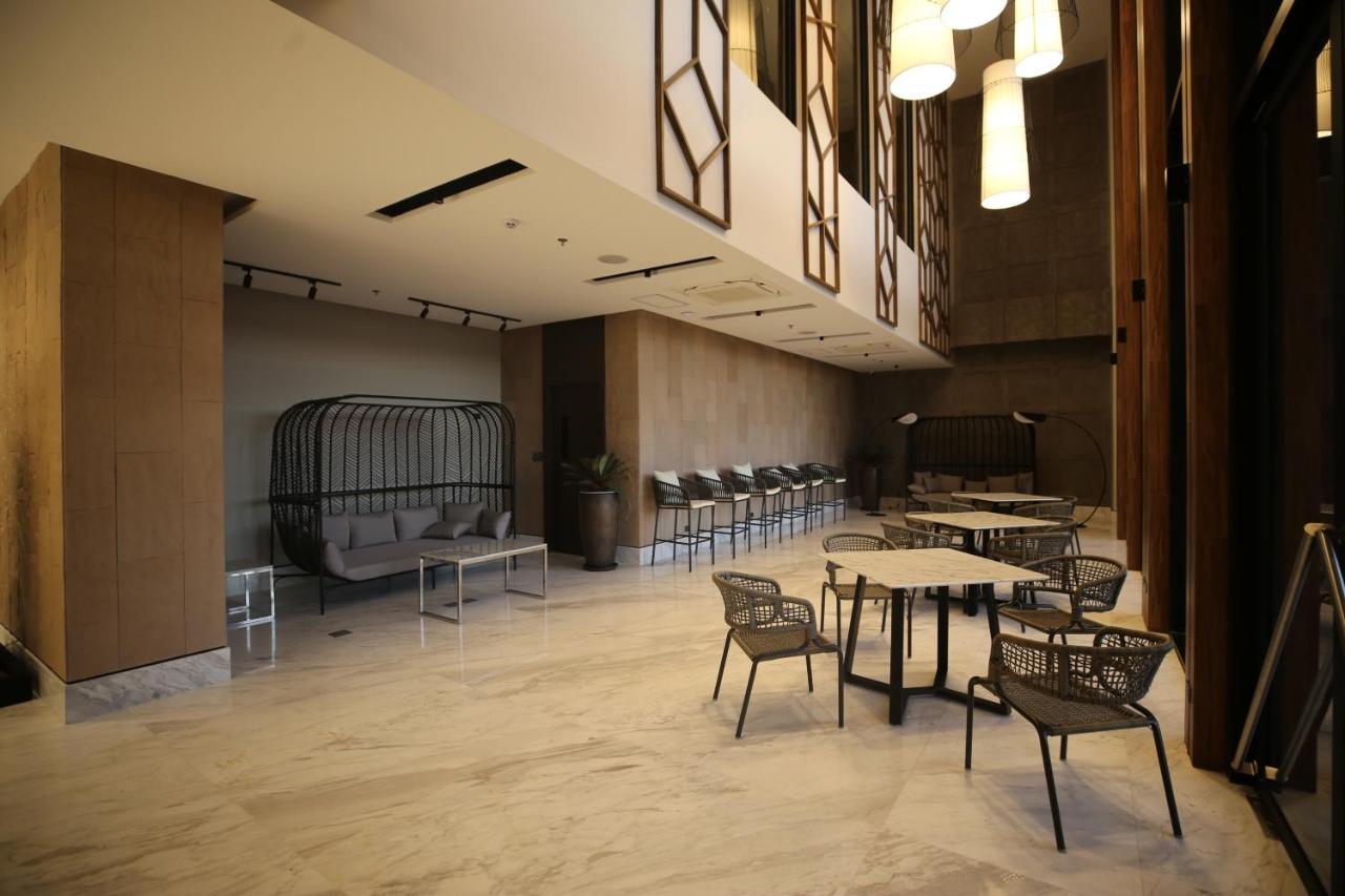 The Maximilian Hotel Cauayan City  Exteriör bild