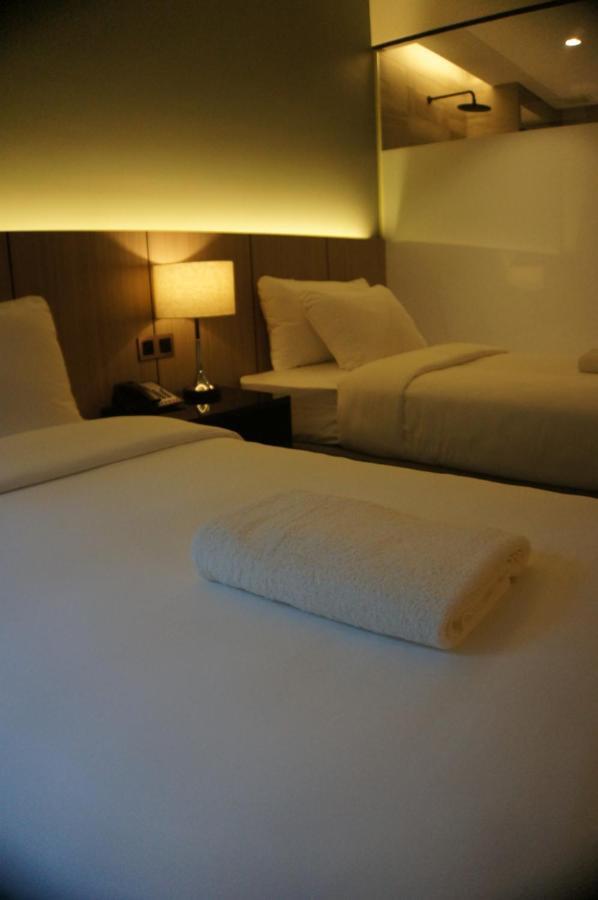 The Maximilian Hotel Cauayan City  Exteriör bild