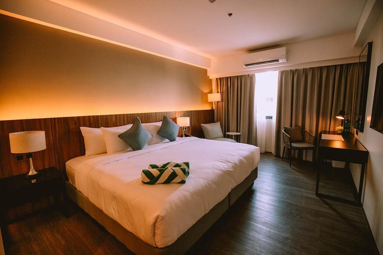 The Maximilian Hotel Cauayan City  Exteriör bild