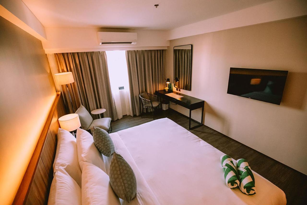 The Maximilian Hotel Cauayan City  Exteriör bild