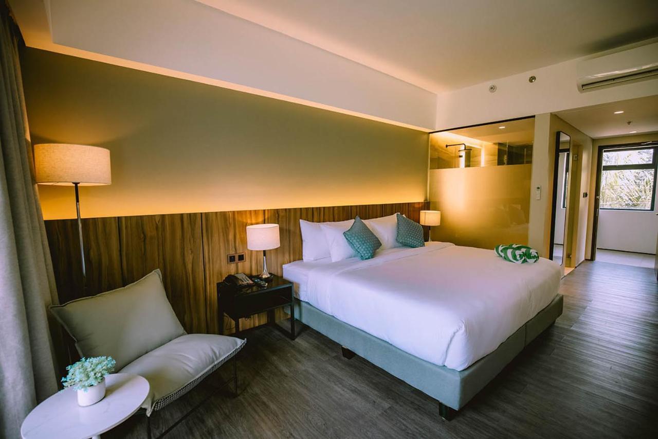 The Maximilian Hotel Cauayan City  Exteriör bild