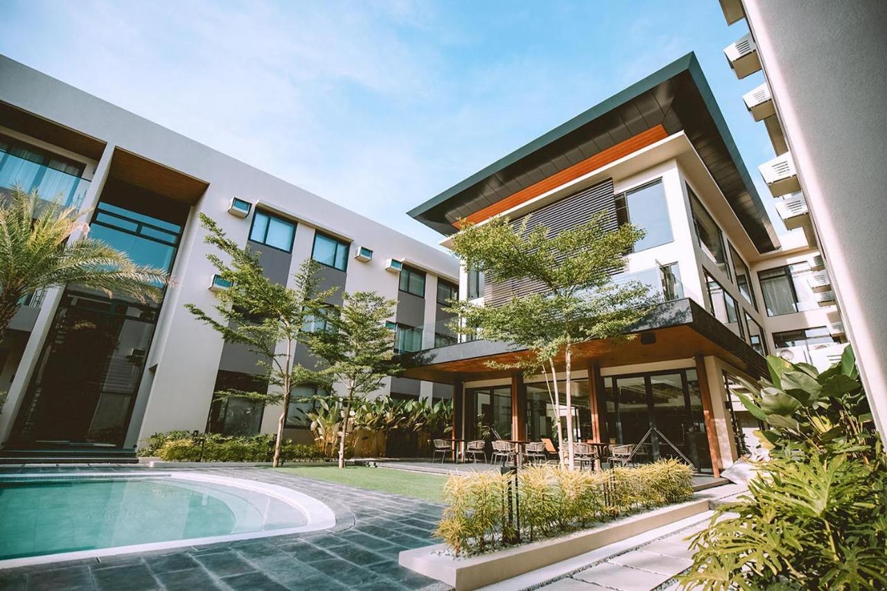 The Maximilian Hotel Cauayan City  Exteriör bild